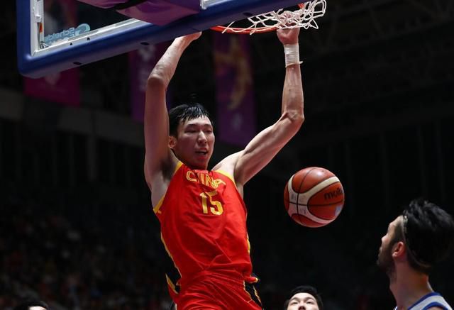 但当世界面临危机之际，比利则试图将大家团结起来，为家人和世界而战
